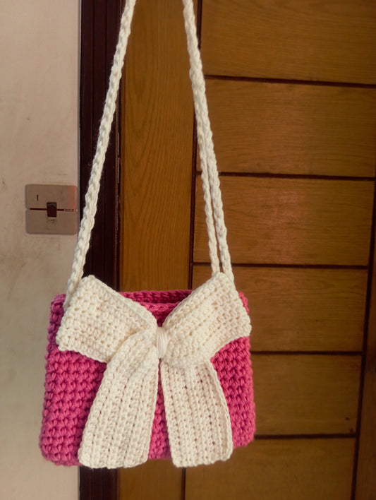 Crochet bag with bow