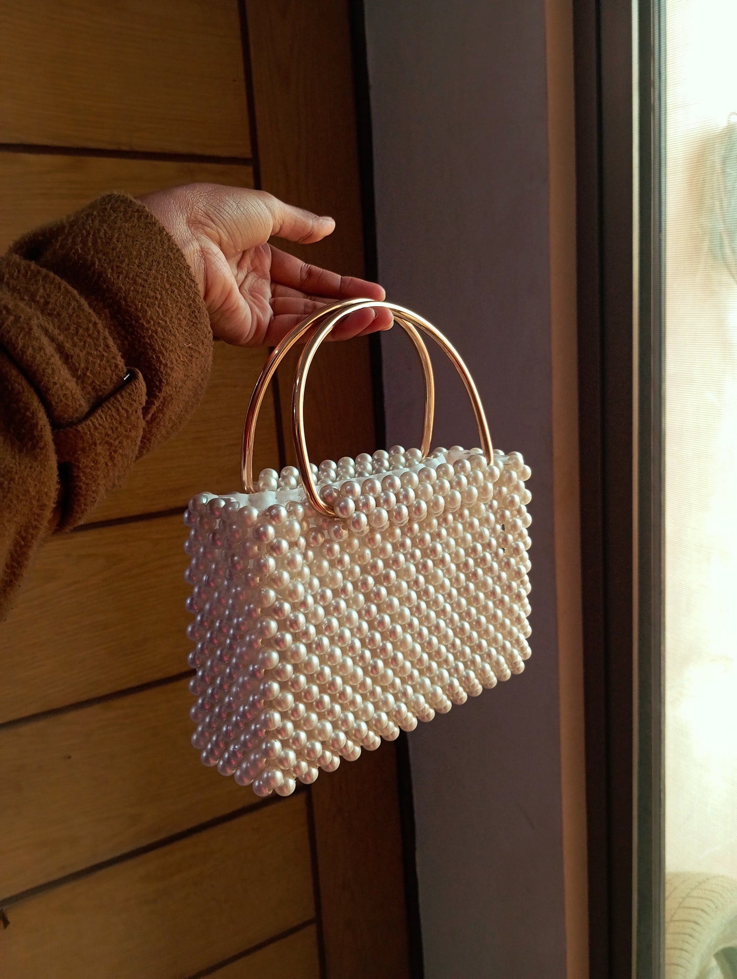 Pearl beaded bag with metal handle
