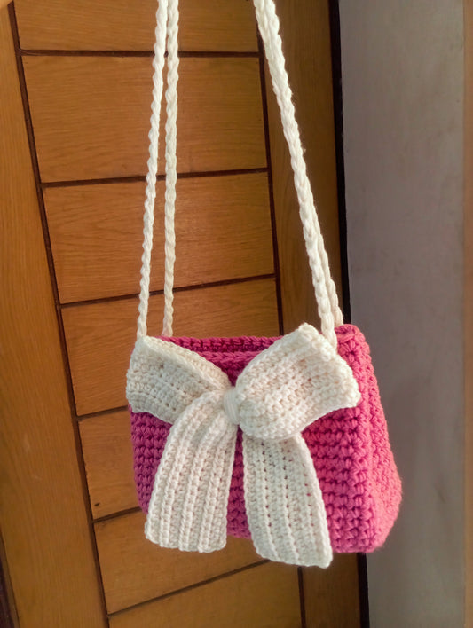 Crochet bag with bow